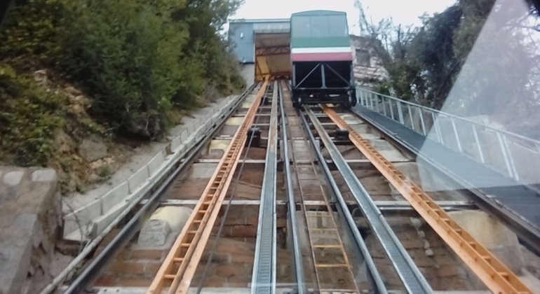 Free Tour La Ciudad Portuaria Arte Murales Y Funicular Valparaiso