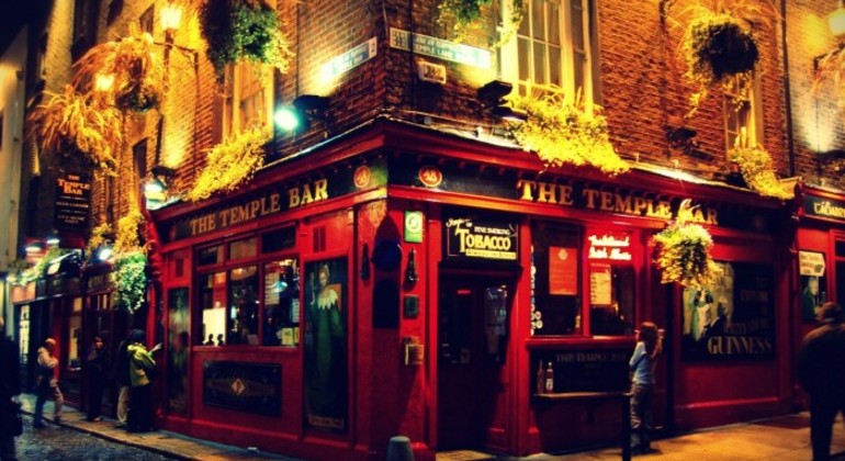 Night tour of Temple Bar in Dublin