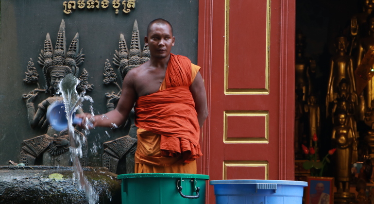 cambodian-traditional-water-blessing-by-monk-es-1