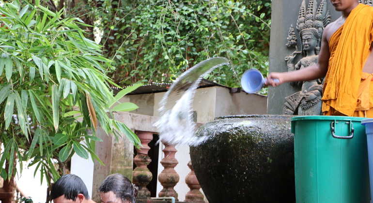 cambodian-traditional-water-blessing-by-monk-es-2