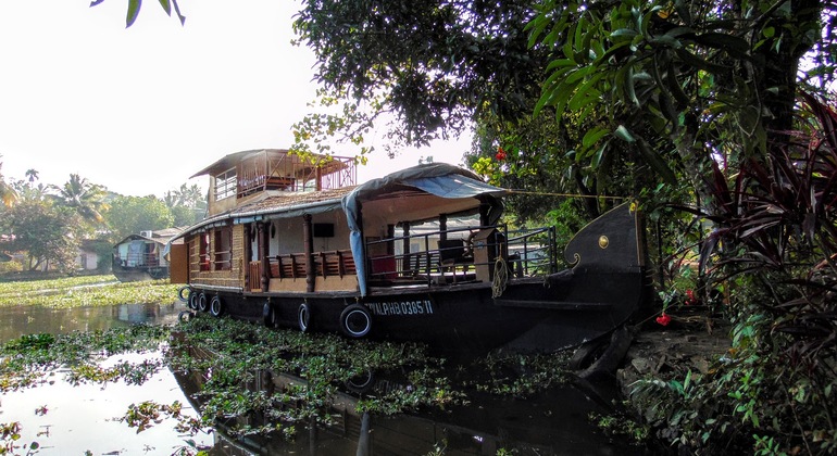 houseboat-cruise-in-the-backwaters-of-kerala-es-2