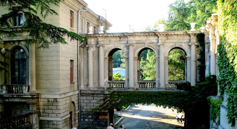 tour-al-sanatorio-ordzhonikidze-y-el-camino-de-la-salud-en-1