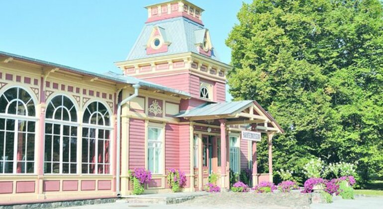 Haapsalu Walking Tour: Strolling Between Mansions