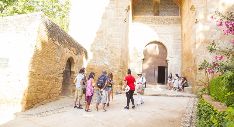 Visita guiada completa a la Alhambra  Operado por Córdoba a Pie