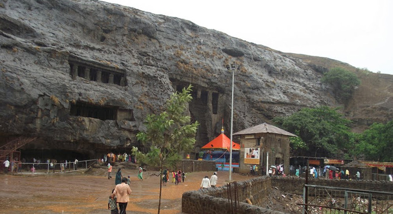 karla-bhaja-caves-with-guide-en-1