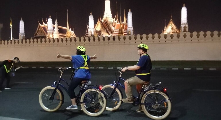 Passeio de bicicleta ao pôr-do-sol em Banguecoque Organizado por Recreational Bangkok Biking