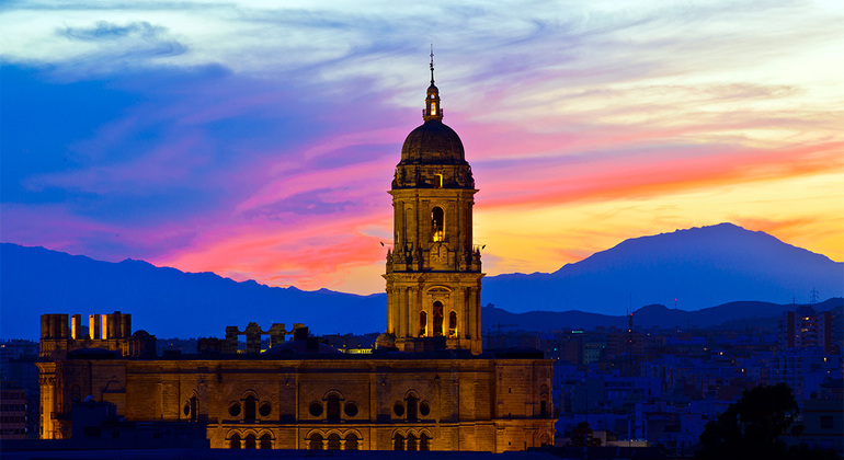 Free Tour Málaga Misteriosa: Visita Guiada + Contenidos Audiovisuales Operado por MALAGATURISMO | Guías Turísticos Oficiales de Málaga