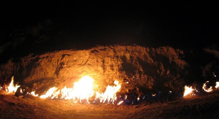 fires-of-ateshgah-and-yanar-dag-day-trip-es-3