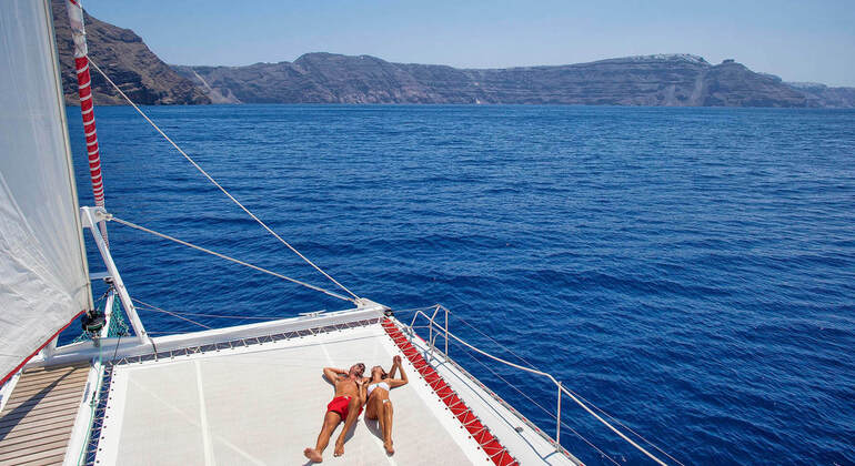 santorini-cruise-catamaran-bbq-openbar-en-11