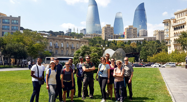 Visita guiada gratuita por Bakú Operado por Baku Explorer