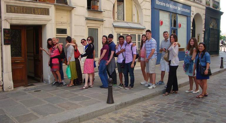 Montmartre Free Tour From Moulin Rouge To Sacré Coeur Paris