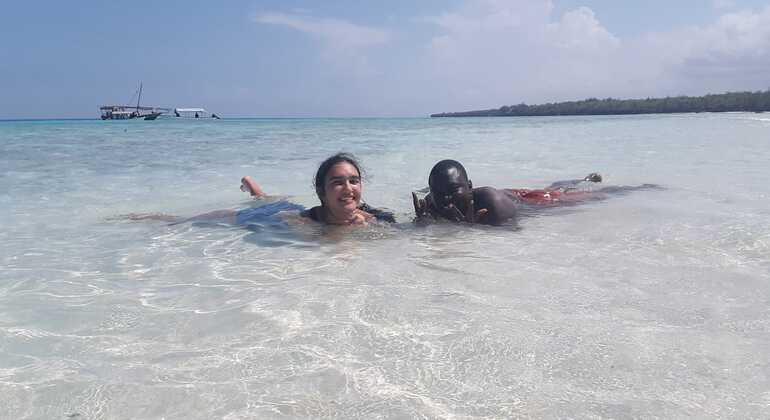 dolphin-snorkeling-mnemba-island-zanzibar-es-5