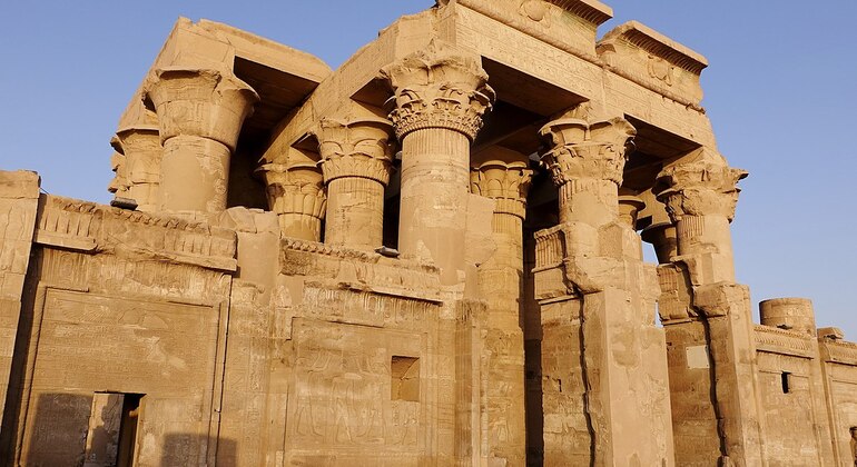 Excursão de dia inteiro aos templos de Edfu e Kom Ombo a partir de Luxor