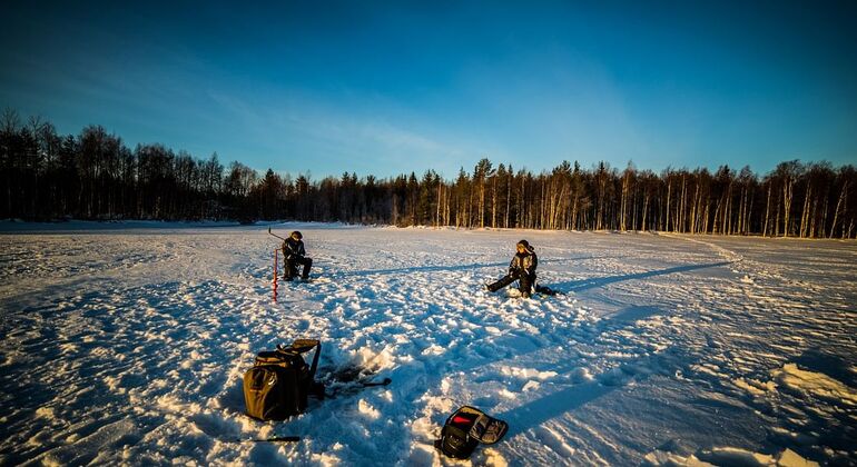 ice-fishing-excursion-with-campfire-bbq-in-rovaniemi-es-3