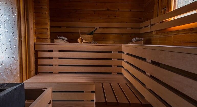 Sauna a lenha tradicional finlandesa com churrasco em Rovaniemi