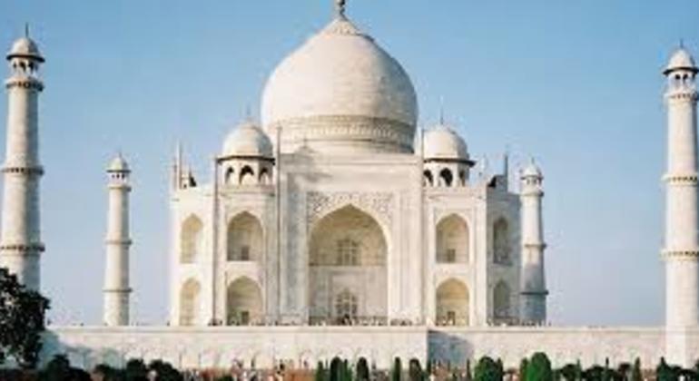 Taj Mahal Day Trip - Agra | FREETOUR.com