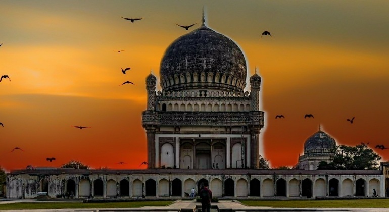 mesmerizing-hyderabad-heritage-tour-with-local-guide-es-1