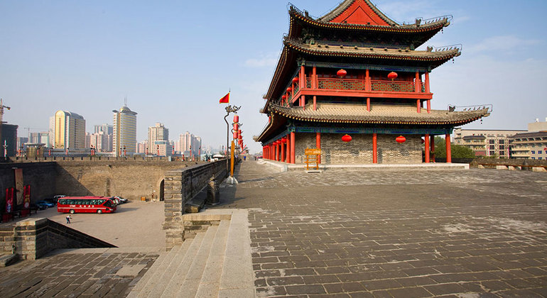 xian-city-wall-bike-tour-and-calligraphy-class-es-1