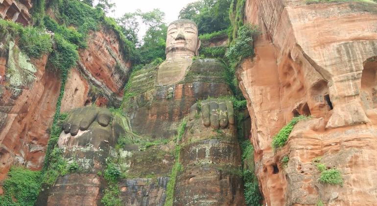 Tour privado del Buda Gigante de Leshan con almuerzo