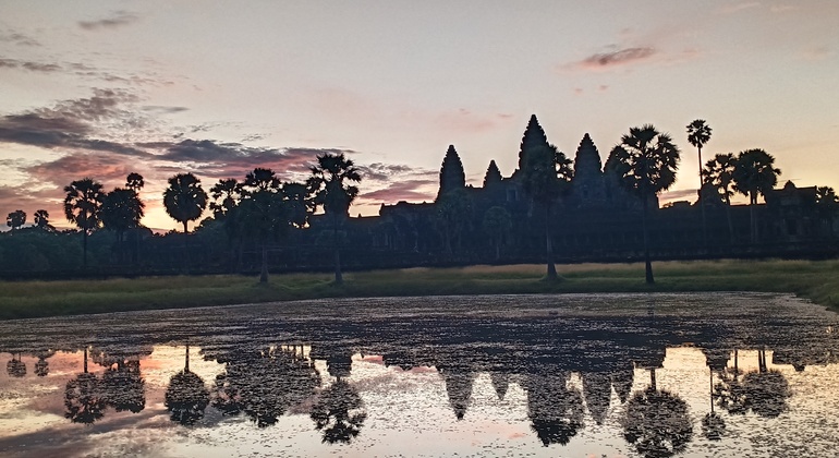 sunrise-at-angkor-wat-temple-en-3