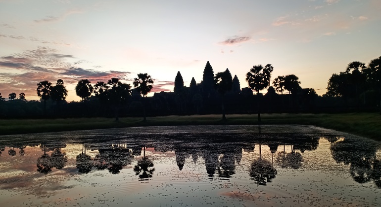 sunrise-at-angkor-wat-temple-en-5