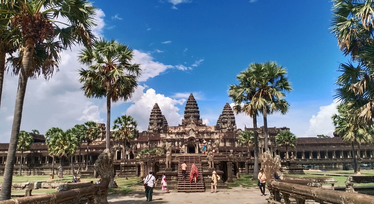 sunrise-at-angkor-wat-temple-en-7