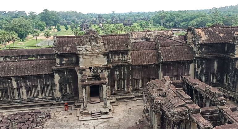 sunrise-at-angkor-wat-temple-en-11