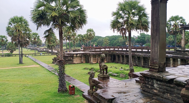 sunrise-at-angkor-wat-temple-en-12