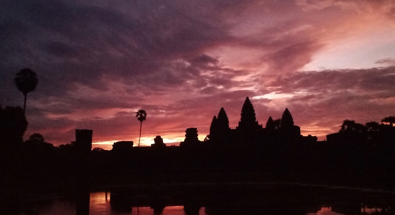 sunrise-at-angkor-wat-temple-en-9