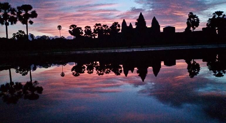 sunrise-at-angkor-wat-temple-en-21