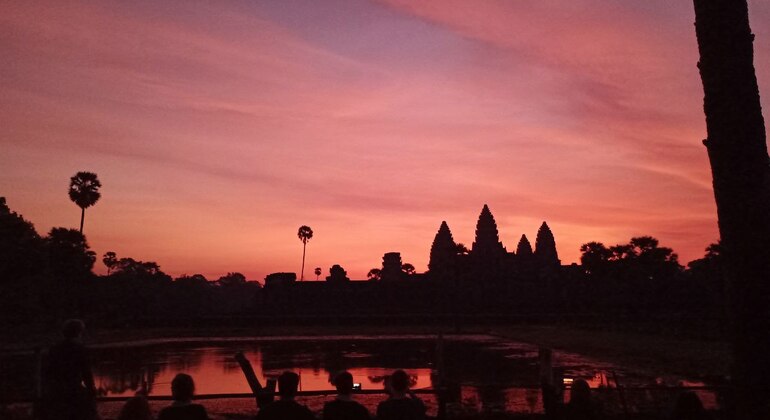 sunrise-at-angkor-wat-temple-en-4