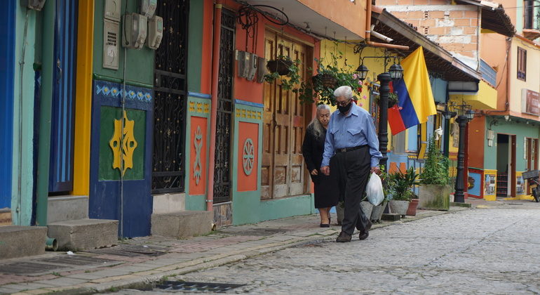 ruta-zocalos-en-guatape-free-tour-en-15