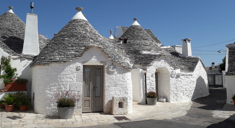 Recorrido a pie por los Trulli: historias, leyendas y curiosidades