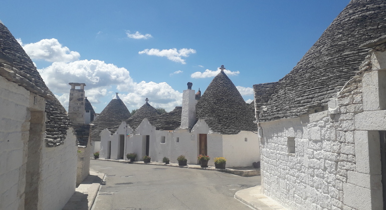 walking-tour-through-trulli-stories-legends-curiosities-es-1