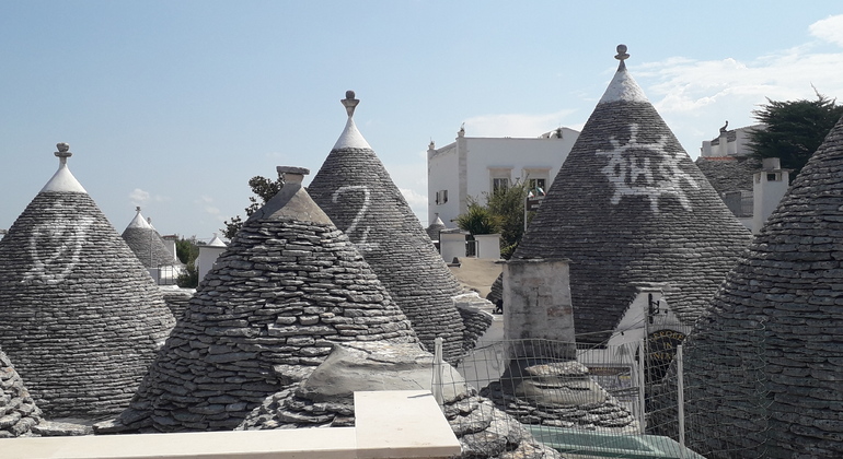 walking-tour-through-trulli-stories-legends-curiosities-es-2