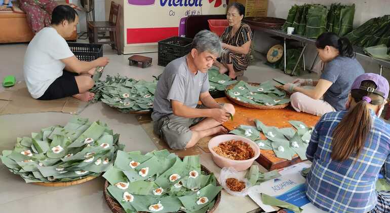 da-nang-food-tour-motorbike-with-ao-dai-rider-en-2