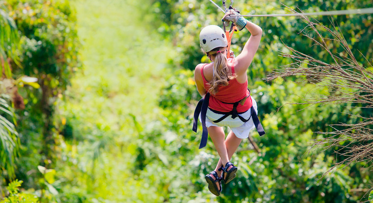 puerto-maldonado-zipline-adventure-kayak-to-monkey-island-en-7