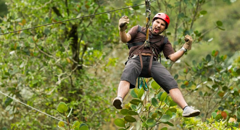 puerto-maldonado-zipline-adventure-kayak-to-monkey-island-en-8