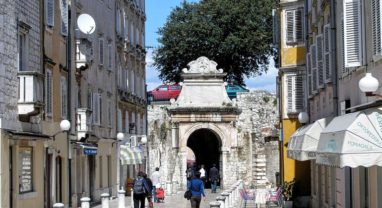 early-bird-group-walking-tour-zadar-old-town-en-5