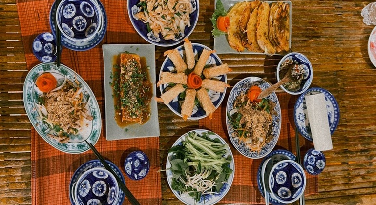 Clase privada de cocina en Hoi An y excursión en barco con cestas