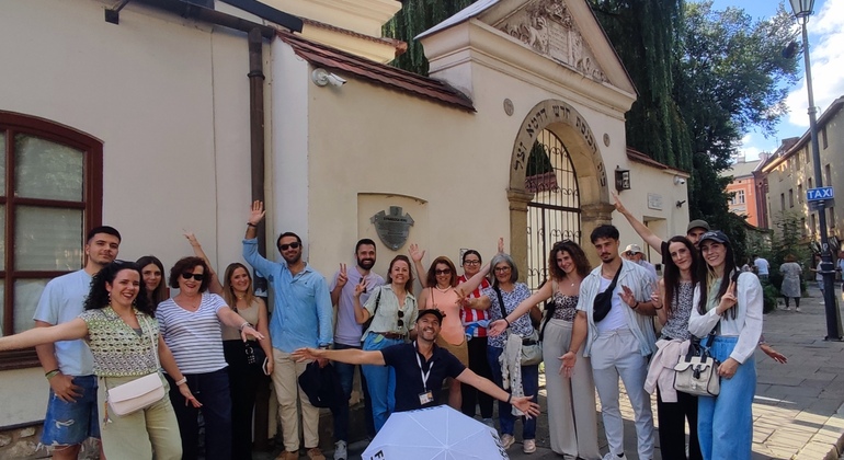 Complete  Spanish Free Tour of Jewish Quarter and Gheto Provided by Polonia Walking Tours (Paraguas Blanco)