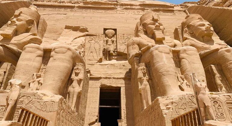 Excursión a los templos de Abu Simbel por carretera desde Asuán