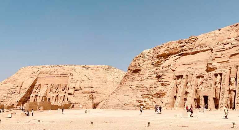 tour-to-abu-simbel-temples-by-road-from-aswan-es-3