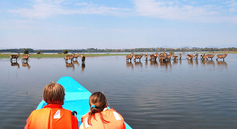 safari a pie de 2 días por Crescent Island y paseo en barco por Naivasha