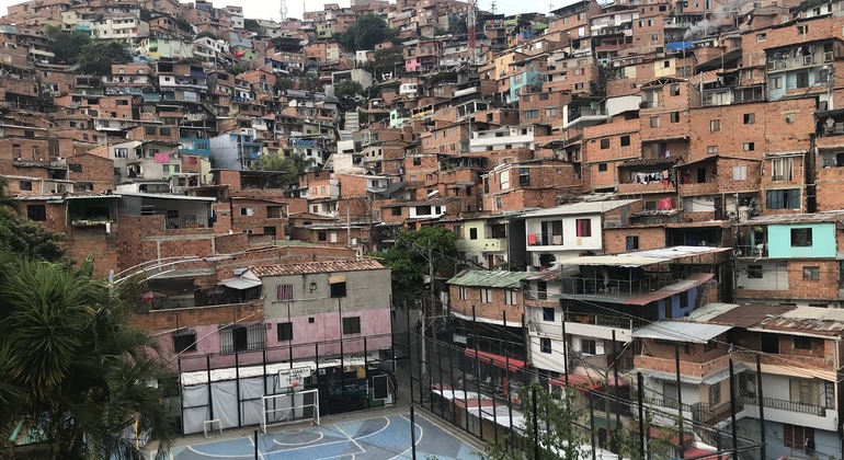 Free-Tour-Comuna-13-en-Medellin-33