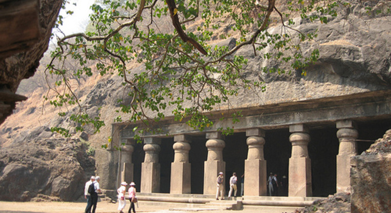 full-day-tour-of-elephanta-caves-prince-of-wales-museum-es-1