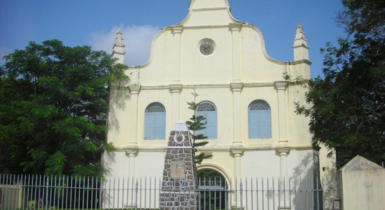 fort-cochin-entrance-kathakali-dance-performance-es-1