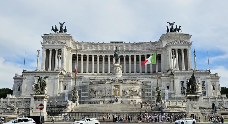 Free Walking Tour of The City Center: The Families Who Made Rome Italy — #1