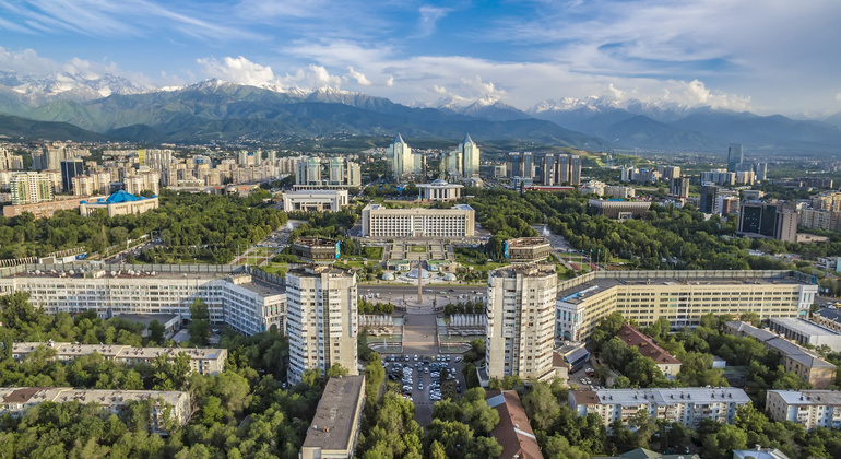 Passeio a pé por Almaty