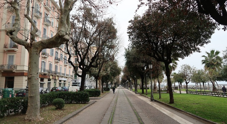 Visita nocturna ao centro da cidade de Salerno, Italy